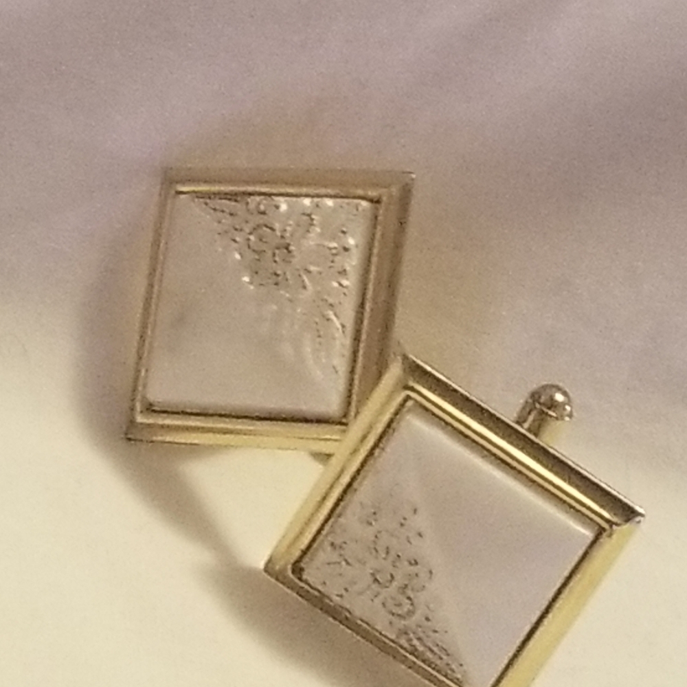 2 for 15$ 🙈Cuff links.